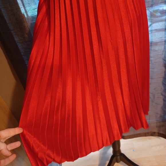 Dress - Picture 10 of 10